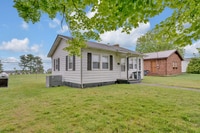Building Photo - 1561 Redwood Dr
