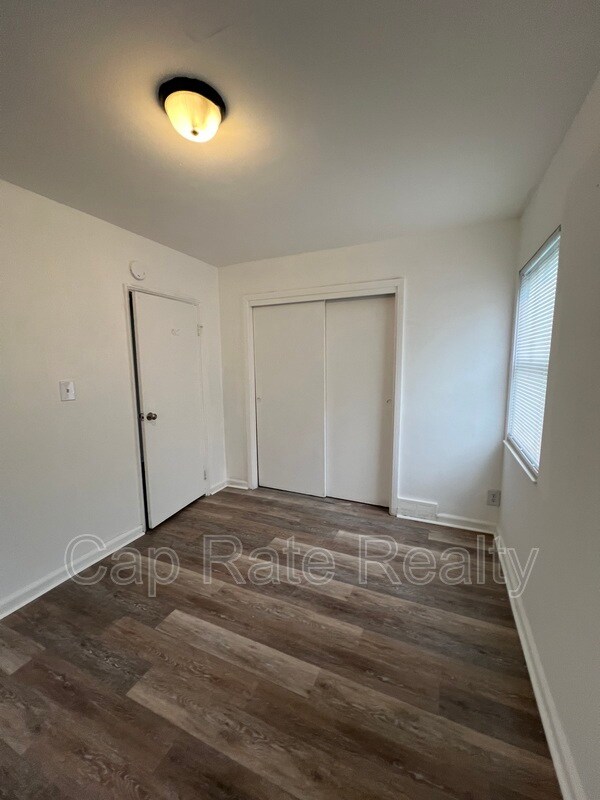 Building Photo - 94 N Hampton Rd