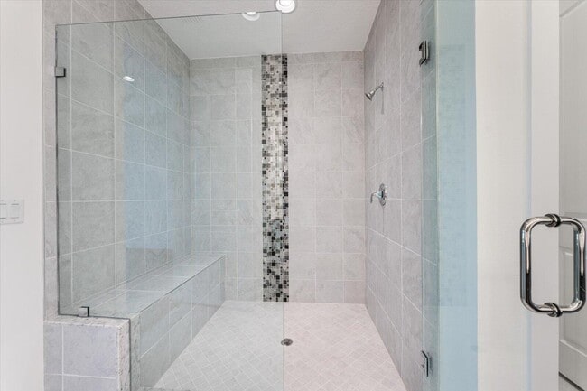 Building Photo - 12546 Gross Pointe Dr