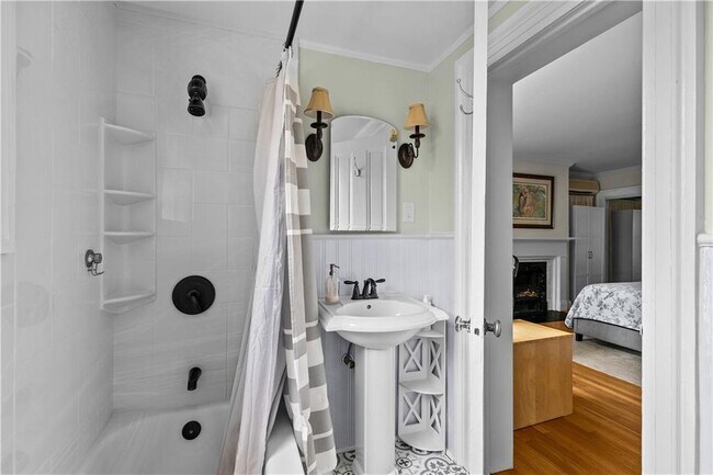 Building Photo - 36 Kay St