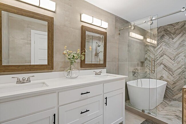 Building Photo - 11005 Carissa Dr