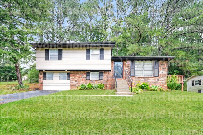 Primary Photo - Beautiful brick-front 3 bedroom / 1 full b...