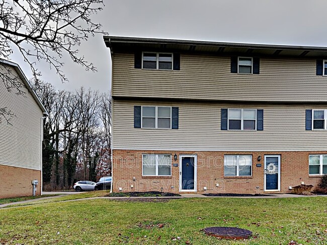 Building Photo - 302 Bellford Ct