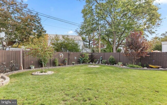 Building Photo - 234 Howell St