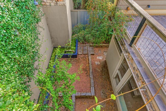 Building Photo - 701 Azie Morton Rd