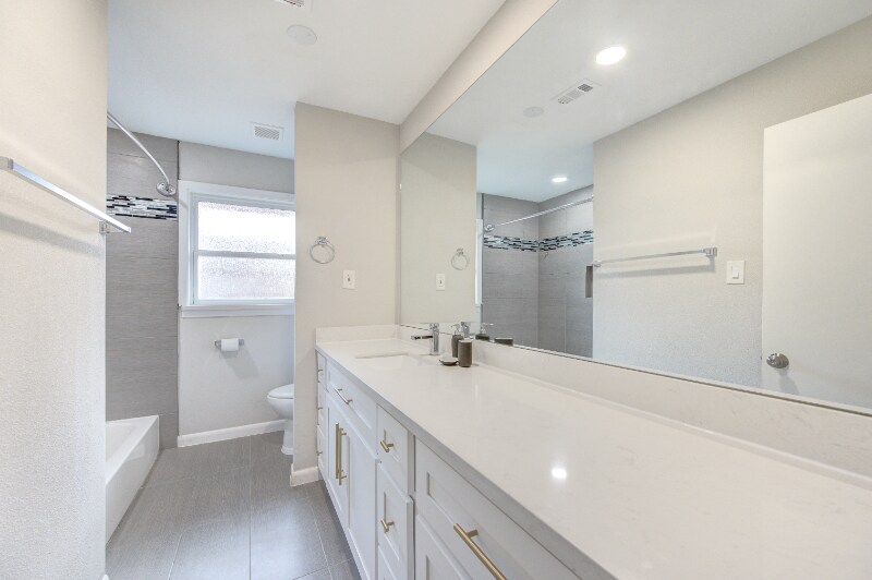 Building Photo - 6026 Clarewood Dr