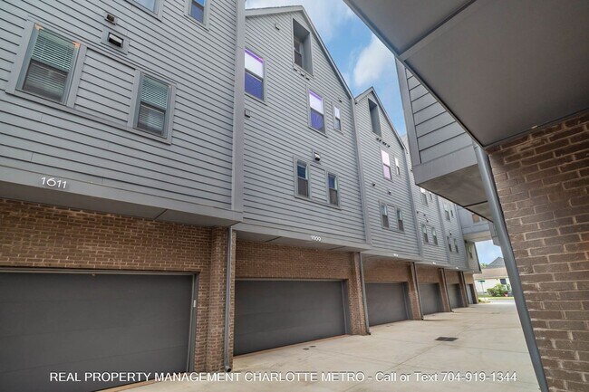 Building Photo - 1609 Parkwood Ave