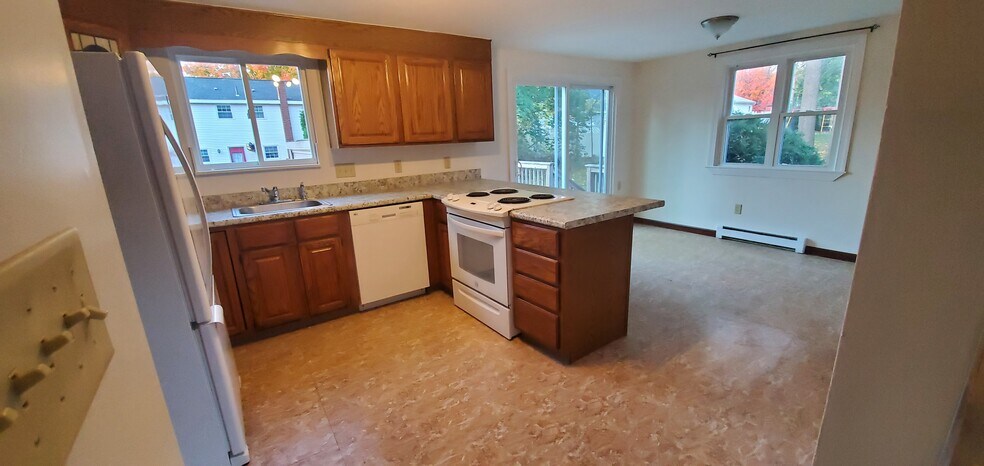 Kitchen - 24 Great Oak St