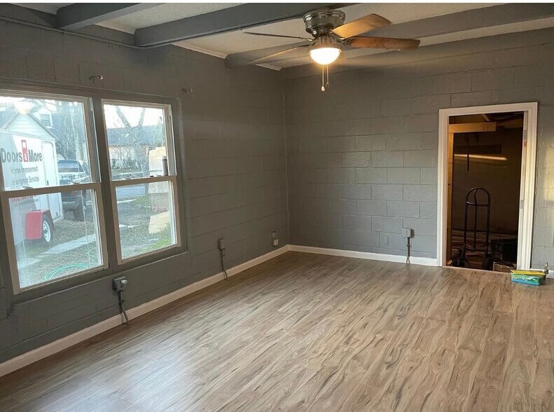 Building Photo - 3217 James Ave