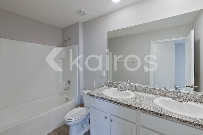 Building Photo - 8716 SW 44th Ct