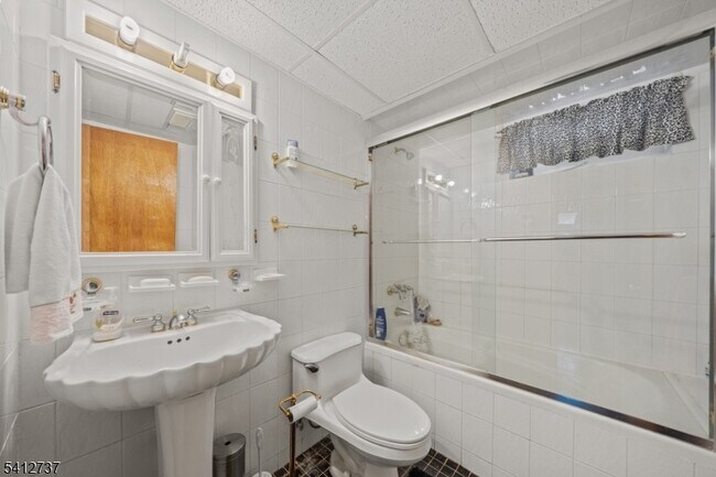 Building Photo - 784 Cherry St