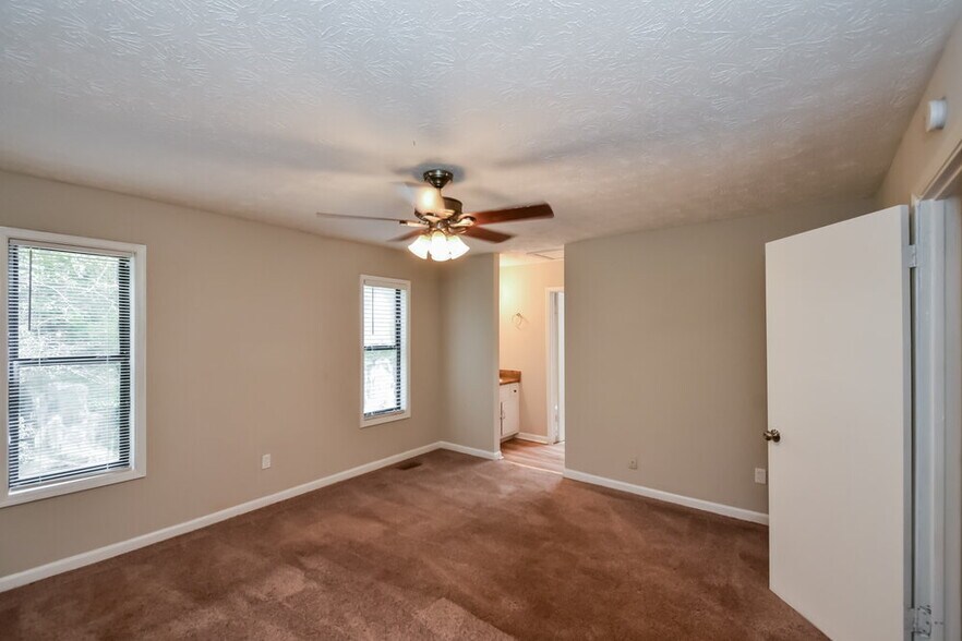Building Photo - 4173 Woodcrest Dr