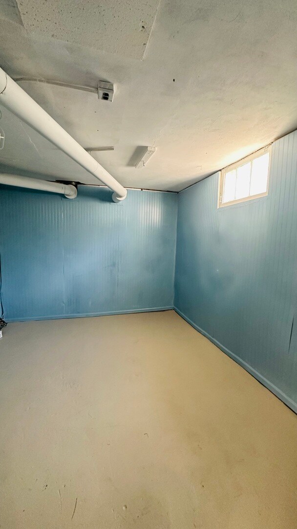 Building Photo - 124 W Crystal Lake Ave