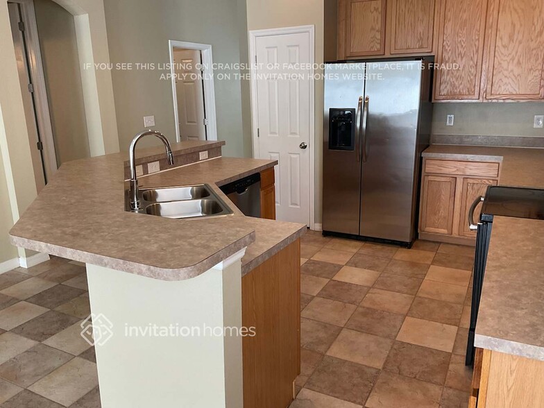 Building Photo - 11250 Creek Haven Dr