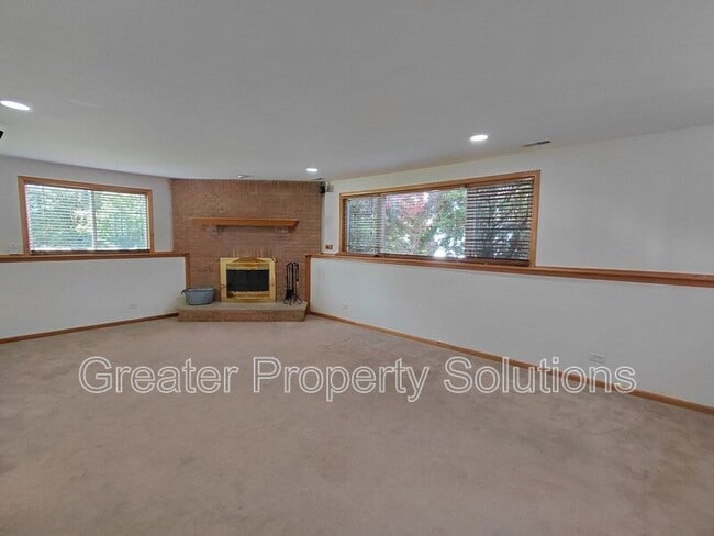 Building Photo - 9924 Lands End