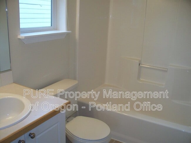 Building Photo - 3633 NE 158th Ave