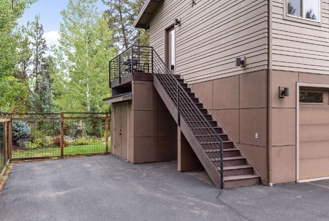 Building Photo - Beautiful 1-Bedroom ADU in Wood River Village – Walk to the River & Old Mill