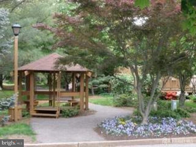Building Photo - 2217 Sayre Dr