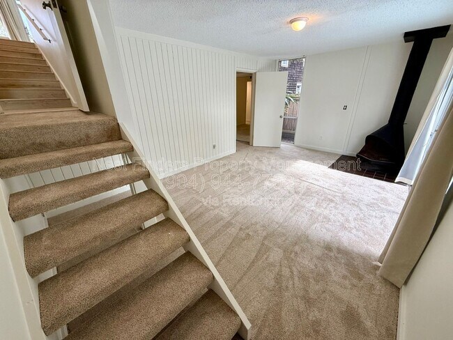 Building Photo - 222 7th St