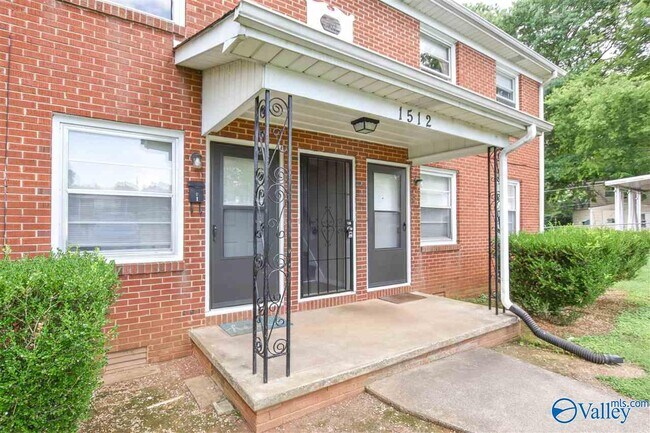 Primary Photo - 1512 Oakwood Ave NE