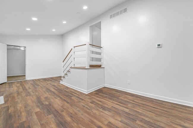 Building Photo - 1402 Valley Rd