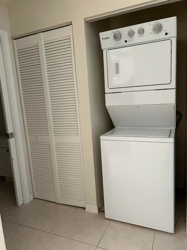 Building Photo - 26 Royal Palm Way