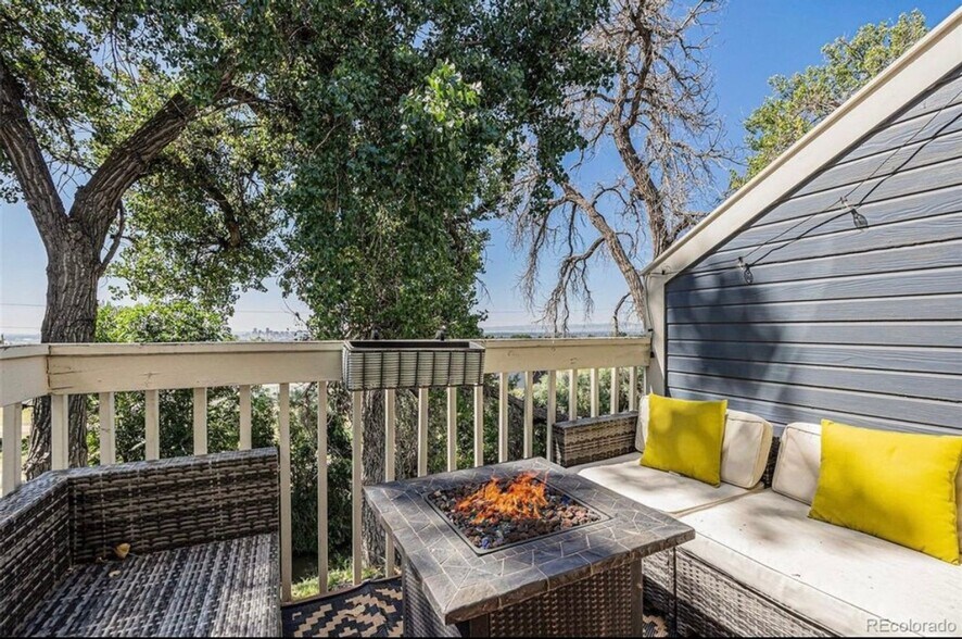 Building Photo - 2420 W 82nd Pl