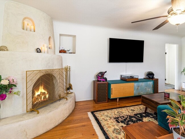 Building Photo - Unfurnished | 2 Bed / 1 Bath | NE Albuquer...