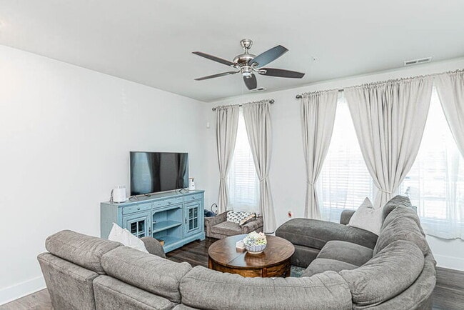 Building Photo - New 2 Bedroom Condo with Loft in Short Pump – $2,400/mo