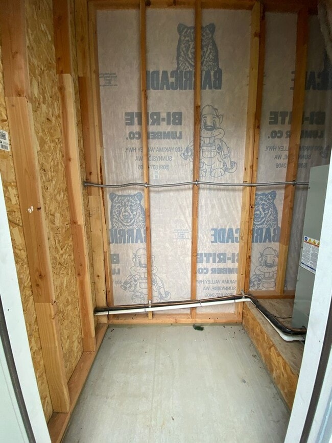 Building Photo - 907 W Cherry Ave