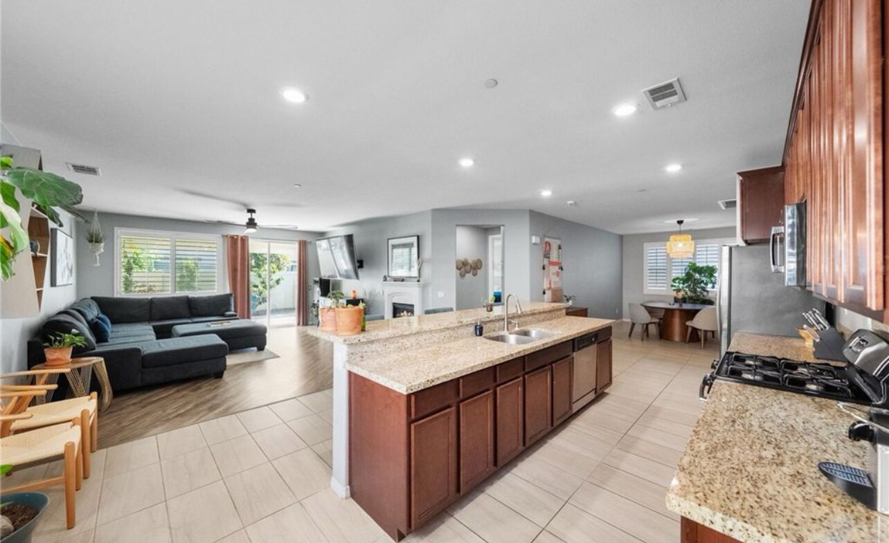 Building Photo - 4040 Quartzite Ln