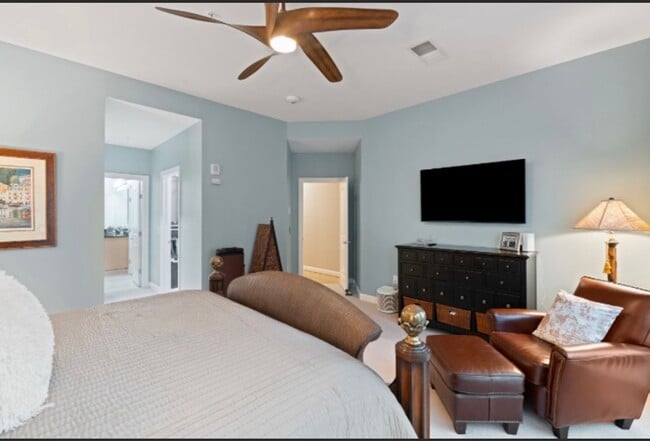 Building Photo - Centerpointe- Urban luxury living!!