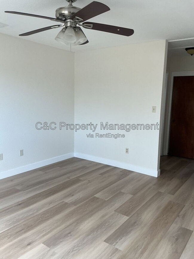 Building Photo - 1559 Elderwood Ave