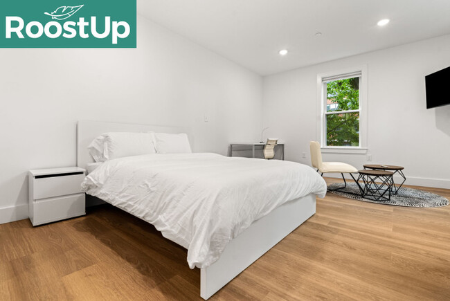 Building Photo - New RoostUp Furnished Private Bedroom with...