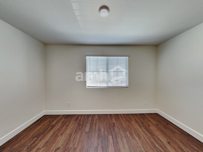 Building Photo - 583 Lotus Land Ave