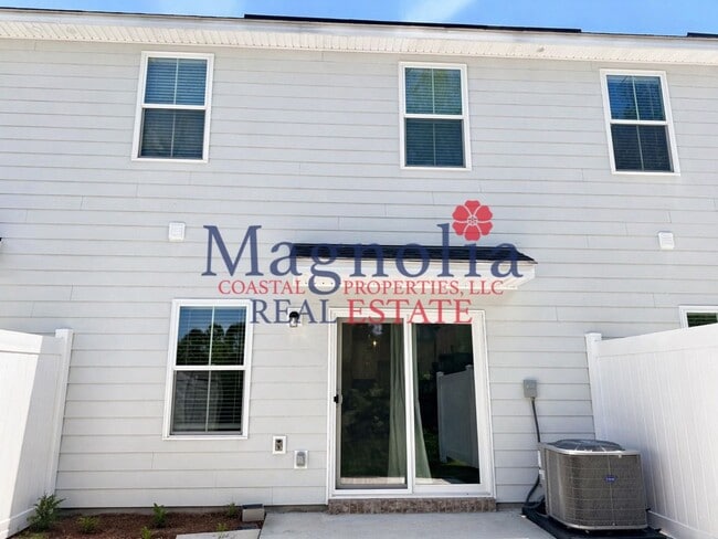 Building Photo - 3 Bedroom 2.5 Bathroom Townhome in Richmond Hill, GA