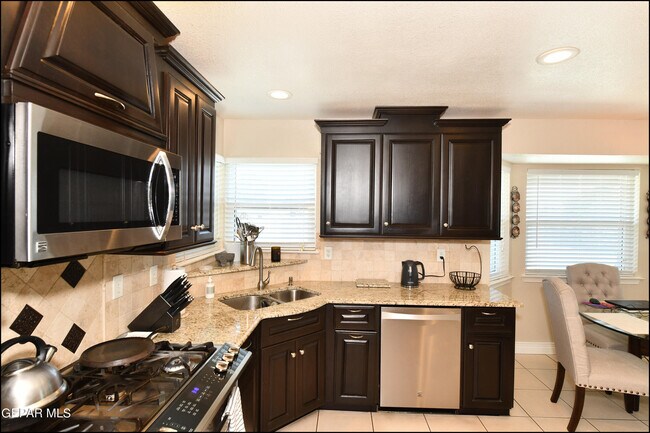Building Photo - 5060 Silver Sands Ave