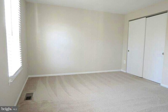 Building Photo - 17325 Sandy Knoll Dr