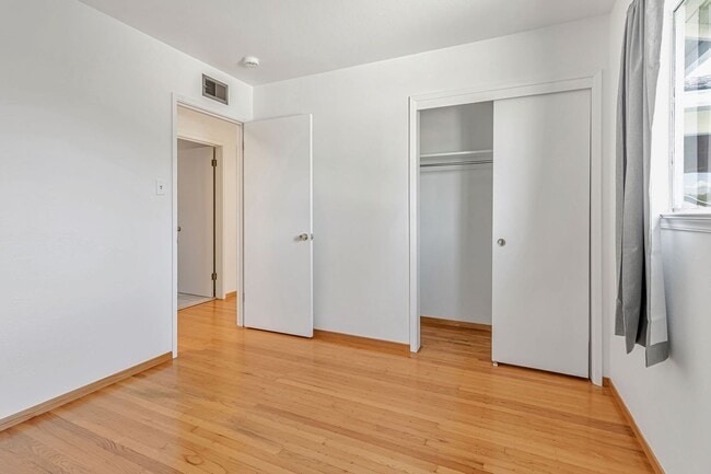 Building Photo - Charming 3-Bedroom 2-Bathroom Home in Sant...