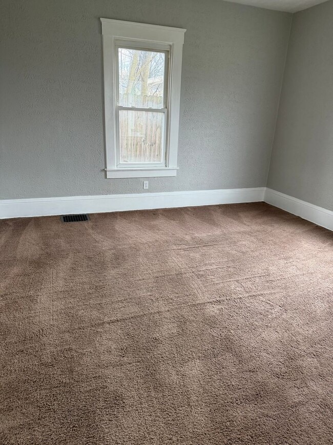 Building Photo - 1801 3rd St SE