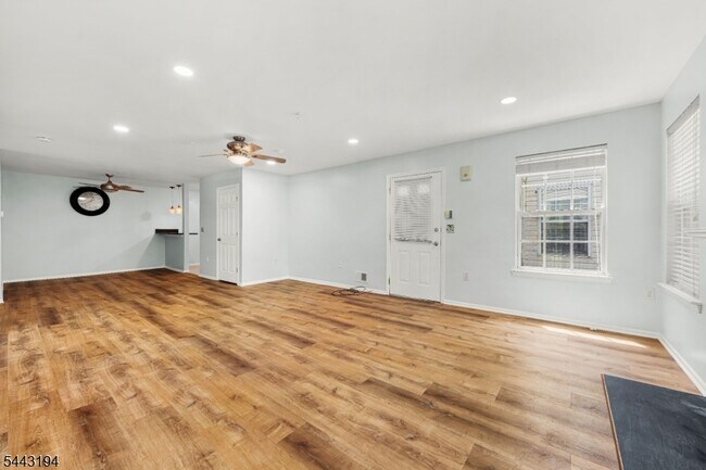Building Photo - 230 Vasser Dr