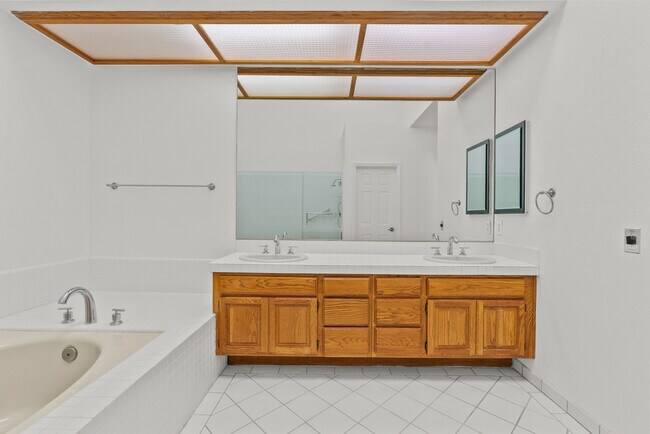 Building Photo - 32126 Canyon Ridge Dr