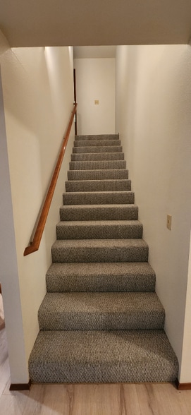 Building Photo - 6928 Alpine Dr SW