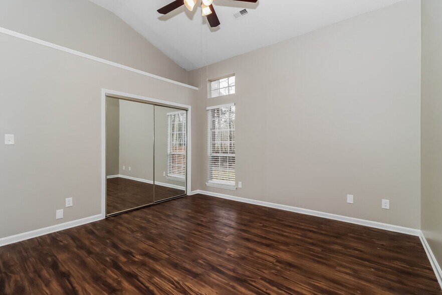 Building Photo - 202 Aurora Ln