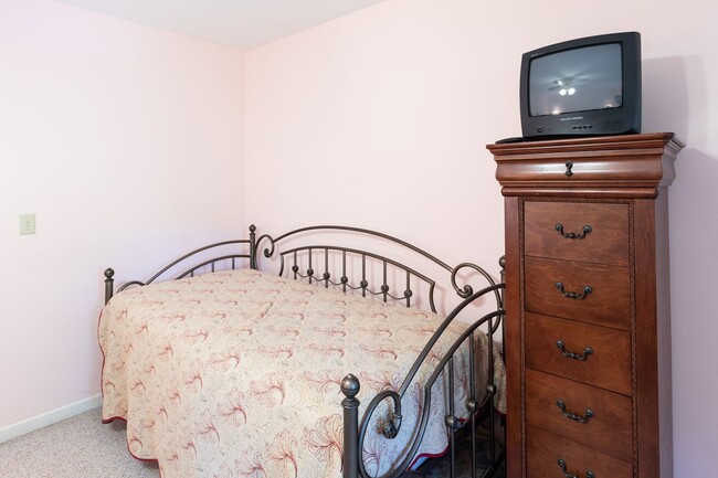 Building Photo - ***MONTREAT SCHOOL YEAR RENTAL***