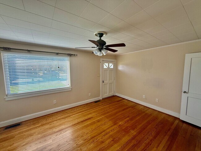 Building Photo - Two bedroom, 1 bath house in Graham-Coming...