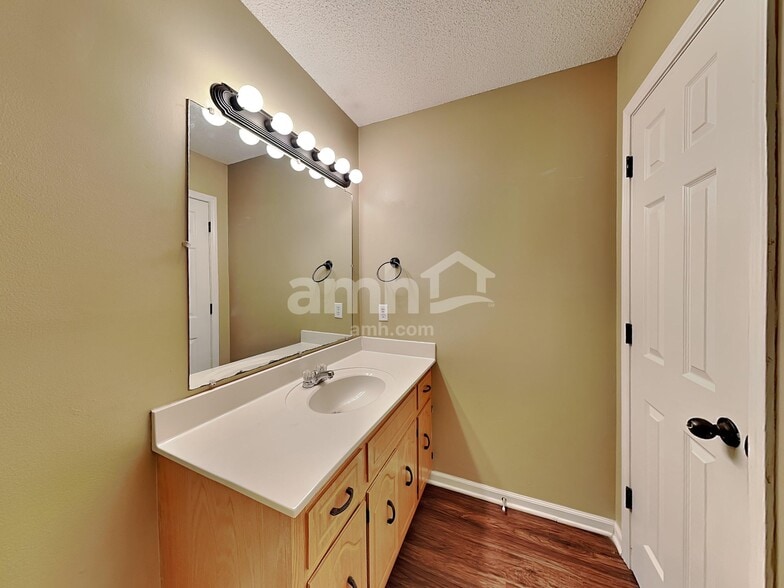 Building Photo - 3498 Torrington Ln