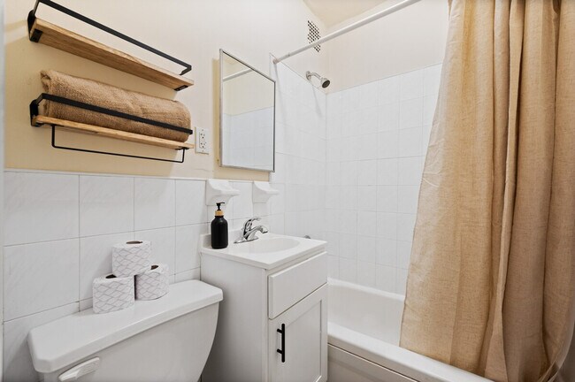 Building Photo - 1762 2nd Ave