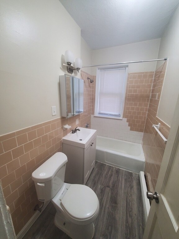 Building Photo - 14 Abbotsford St