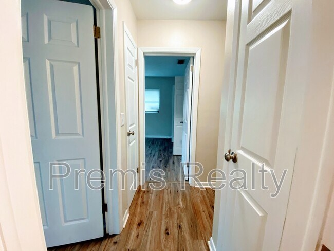 Building Photo - 1121 Mary Jane Ln